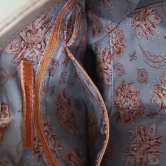 HOBO Light Tan Patchwork Stitched Front Shoulder Bag - Picture 7 of 17